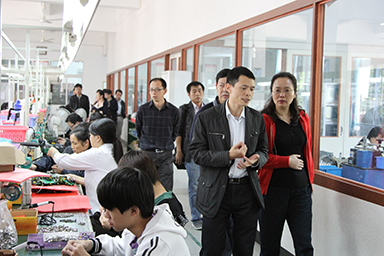 福建省委統(tǒng)戰(zhàn)部副部長(zhǎng)、省工商聯(lián)黨組書記王玲視察虹潤(rùn)公司